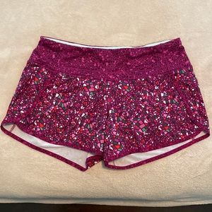 Women’s Lululemon Run Times Shorts Size 6 Paradise Camo